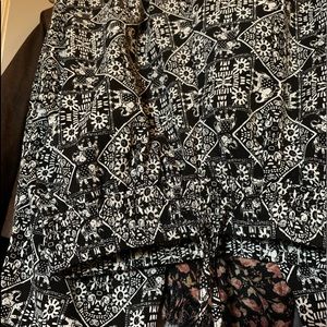 Lightweight pants w/pockets super soft. Elephants